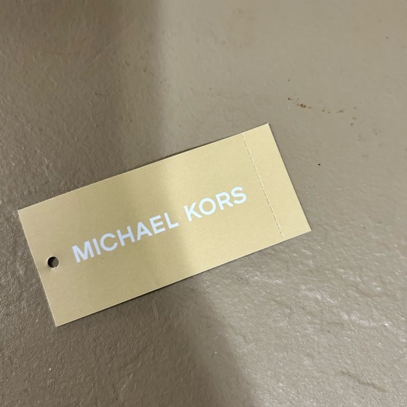 Like brand new without tag’s Michael Kors large leather tote purse - Picture 15 of 16